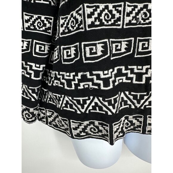 Chico's Black & White Aztec Embroidered Crop Jacket Size 2 US L - Picture 6 of 9